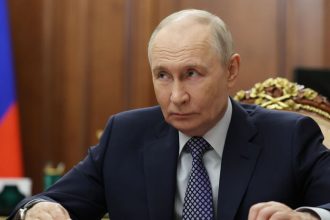 Vladimir milosrdny Putin vyhlasil velkonocne primerie az na 32 hodin