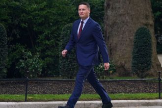 Britania sa otrias a k ma zvrhnete nastane chaos varuje Starmer Stretnutie so sokom bolo kratke