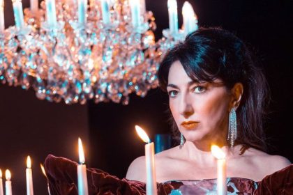 Diva ktoru pocoval James Bond prichadza do Bratislavy A tiez jeden z poslednych ziakov Pavarottiho
