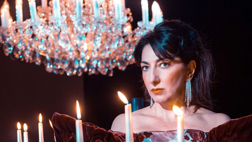 Diva ktoru pocoval James Bond prichadza do Bratislavy A tiez jeden z poslednych ziakov Pavarottiho