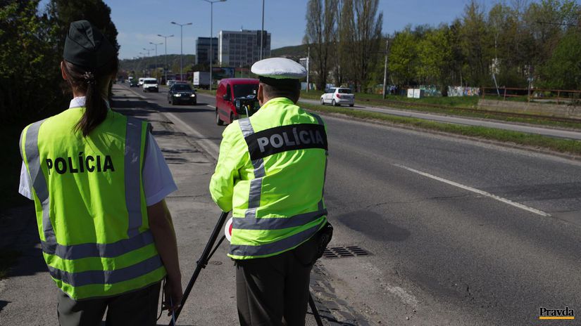 Mate vo svojom okoli cestnych piratov Poslite na nich radar Policia zavadza novinku