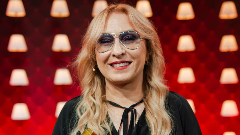 Nezne bozky a objatia Katarina Zbirkova ziari po boku o 31 rokov mladsieho muza jej nova laska vsak nie je neznama tvar