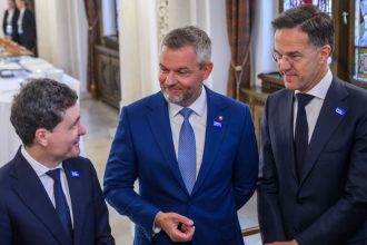 Slovensko sa stalo jednym z hlavnych vyrobcov municie v ramci NATO zdraznil Pellegrini po stretnuti lidrov Bukurestskej deviatky