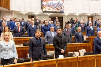 Slovensko sa zaobera otazkou ci pracovat alebo zostat doma Aky je na to nazor politikov