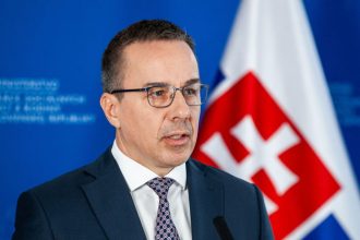 Tomas a Gaspar sa pohadali kvoli 13 dchodkom Minister akekolvek zasahy odmieta Petrik kritizuje pravidlo bez skoly nebudu davky