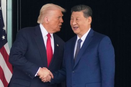 Trumpov odlet z Pekingu ako zo spionazneho filmu darceky od Cinanov a telefony skoncili v kosi