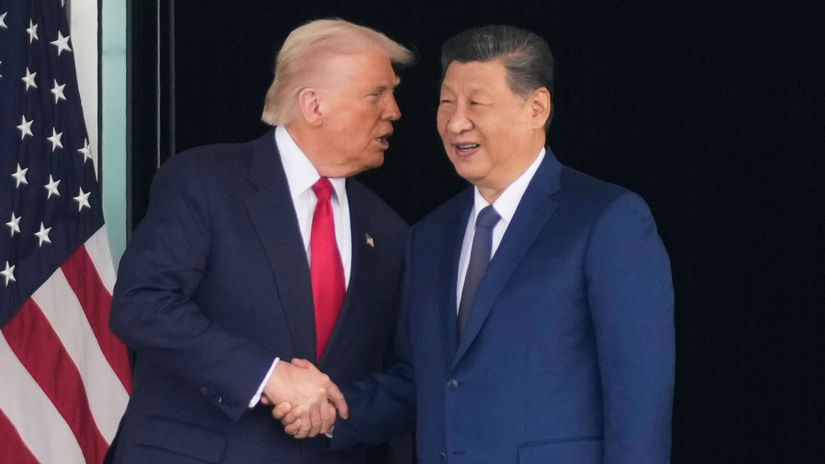 Trumpov odlet z Pekingu ako zo spionazneho filmu darceky od Cinanov a telefony skoncili v kosi