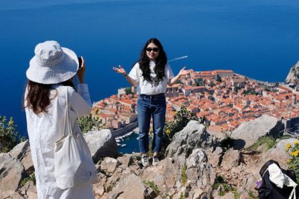 Turisti prinaj miliardy ale aj problmy Chorvtsko radiklne men pravidl