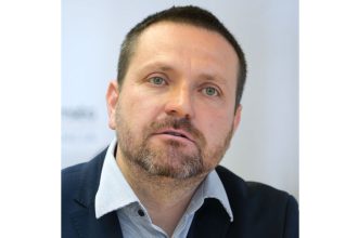 V Nitrianskom kraji to vrie Predseda kulturnej komisie preda knihu v ktorej je Slovensko oznamenene ako Felvidek