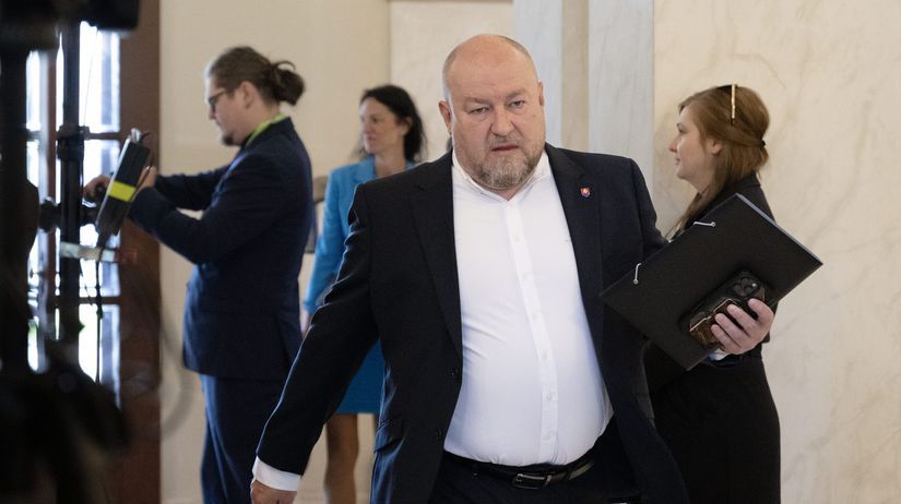 Vlada schvalila zmeny v pandemickej dohode aj v daniach SNS kritizuje zrusenie rekreacnych poukazov