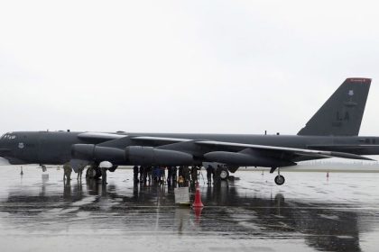 Drma na americkej zakladni Legendarna bombarder B 52 sa zrutil po vzlete