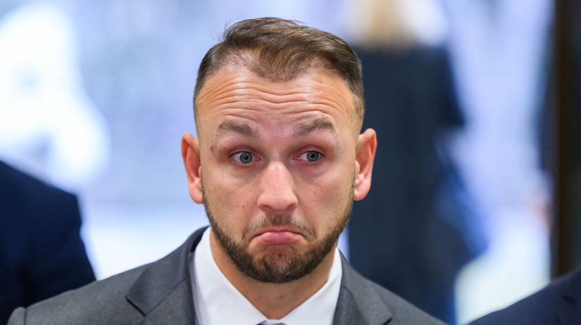 Exekucia voci Sutajovi Estokovi sa nekona Sud zrusil povodny verdikt policajti okolo Curillu peniaze zatial neuvidia