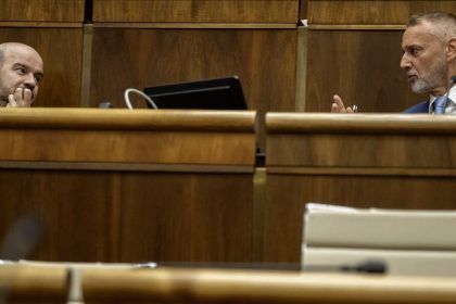 Len 12 5 hodiny na jednu z najvacsich pravnych zmien Opozicia sa buri