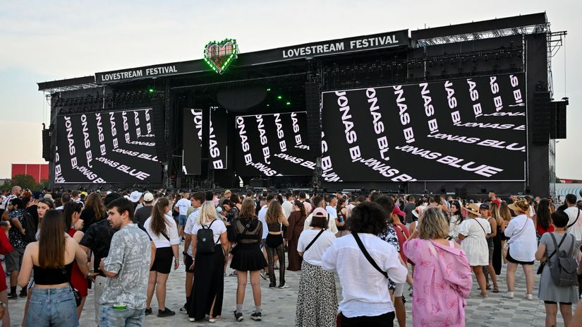 Najvacsie hudobne festivaly 2026 na Slovensku a v okoli lakaju na hviezdy prvej ligy David Guetta Robbie Williams ci Zara Larsson su len zaciatok
