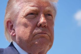 Odovzdavanie trofeje pre majstra sveta moze byt peknym faux pas koho Trump este neurazil nech zdvihne ruku