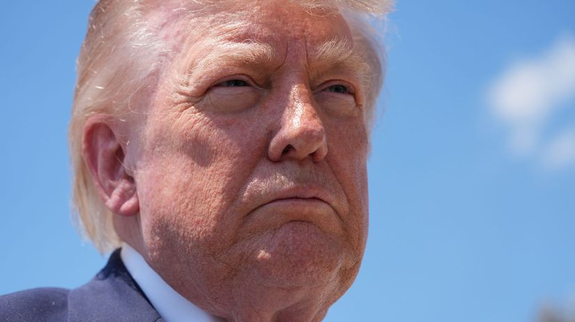 Odovzdavanie trofeje pre majstra sveta moze byt peknym faux pas koho Trump este neurazil nech zdvihne ruku