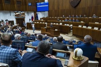 Odvolavanie Gaspara sa skoncilo skor nez sa zacalo Parlament schodziu zastavil Poslanci predlozili do druheho ctania novy Obciansky zakonnik