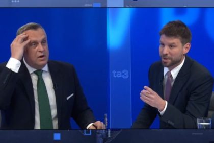 Si len koalicna handra zautocil Simecka na Danka Sef narodniarov mu vycital ze opija Slovakov po krcmach na co mu lider PS pripomenul semafor