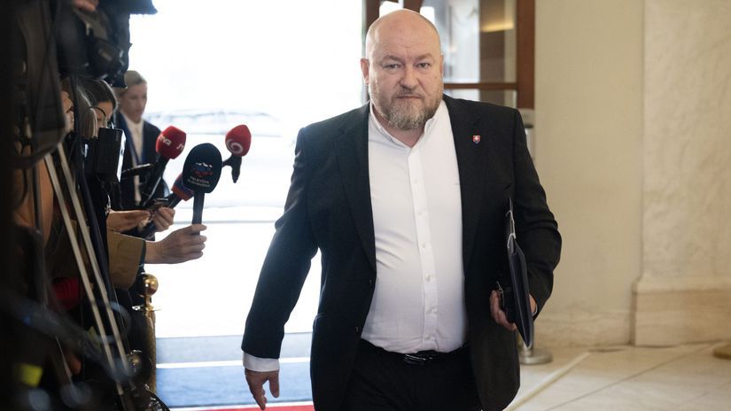 Statna spolocnost rozdala za Huliaka viac ako tri miliony Opozicia kritizuje rozdelenie darcekov