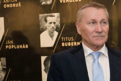 Zaplatil stat u desat tisice dolarov Dostal Rad prace a penziu 195 eur Vo futbale je to ako v politike Ti ktori chcu byt zvoleni slubuju vseliake veci