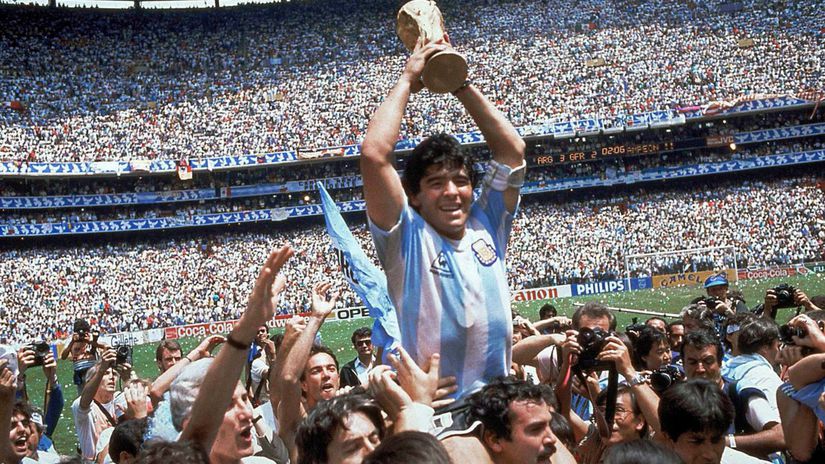 sportweb prinasa novy podcast sportove legendy prva epizoda je venovana fenomenu diega maradonu