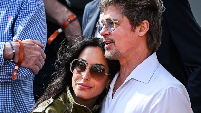 zmluva s diablom brad pitt ma 62 no na french open s mladou milenkou zatienil vsetkych a ukoncil to ruzovou