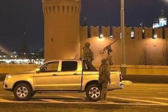 Lovci dronov na pickupoch zufala snaha ruska zachranit rafinerie pred ukrajinskymi uderami vojny