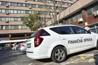vyse 22tisic firemnych aut pod lupou danovnici preveruju aj luxusne sportiaky ekonomika spravy