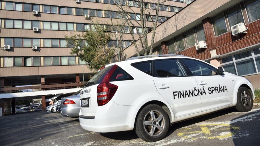 vyse 22tisic firemnych aut pod lupou danovnici preveruju aj luxusne sportiaky ekonomika spravy