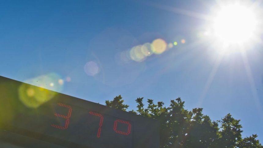 Dve vlny horucav za jedno leto Meteorologicka avizuje zlom v pocasi a prezradza ci sa vysoke teploty este vratia