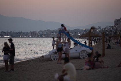Male telo dva zuby a krvave rany Na plaze oblibeneho ostrova sa vratilo nezvycajne fenomen
