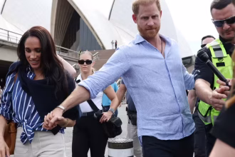 Megxit naruby Harry a Meghan sa po rokoch vracaju do Britanie cakaju ich neprijemne otazky a stare spory