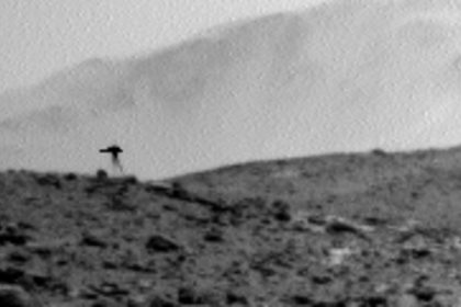 NASA zachytila na Marse nieco co tam o par sekund skr nebolo Internet diskutuje o zahadnej meduze na tenkych nohach
