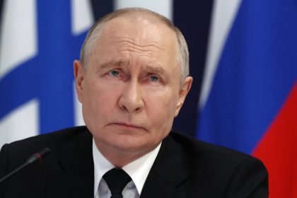 Putin vojnu nevidi no pocuje o nej z krema k nemu prudi falosna realita ktora podporuje jeho neustupnost