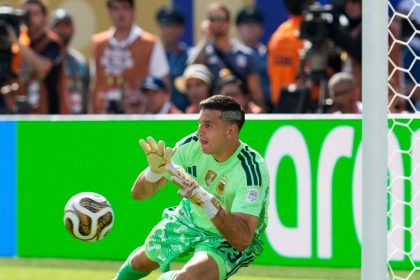 prestup na poslednu chvilu pre chelsea londynsky klub rokoval s najlepsim brankarom ms v katare zahranicne ligy futbal sportweb